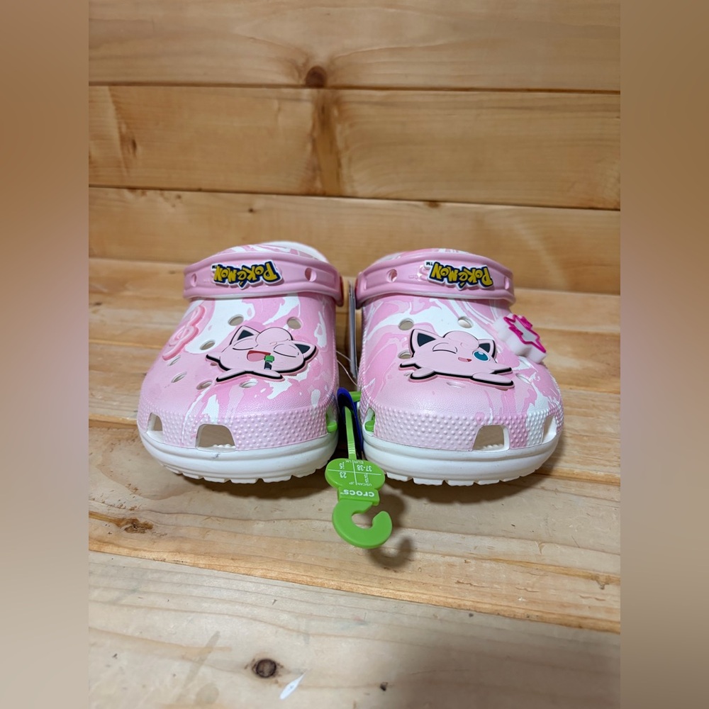 New Crocs Pokémon Jigglypuff Classic Clog Star Light up LE /  Kids 5 / Women 7 - Picture 4 of 7